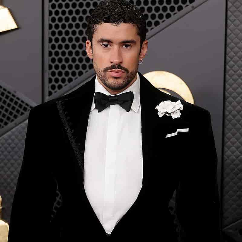 Bad Bunny 清空 Instagram 后又回归：生日照上线，超级碗秀刷爆全网