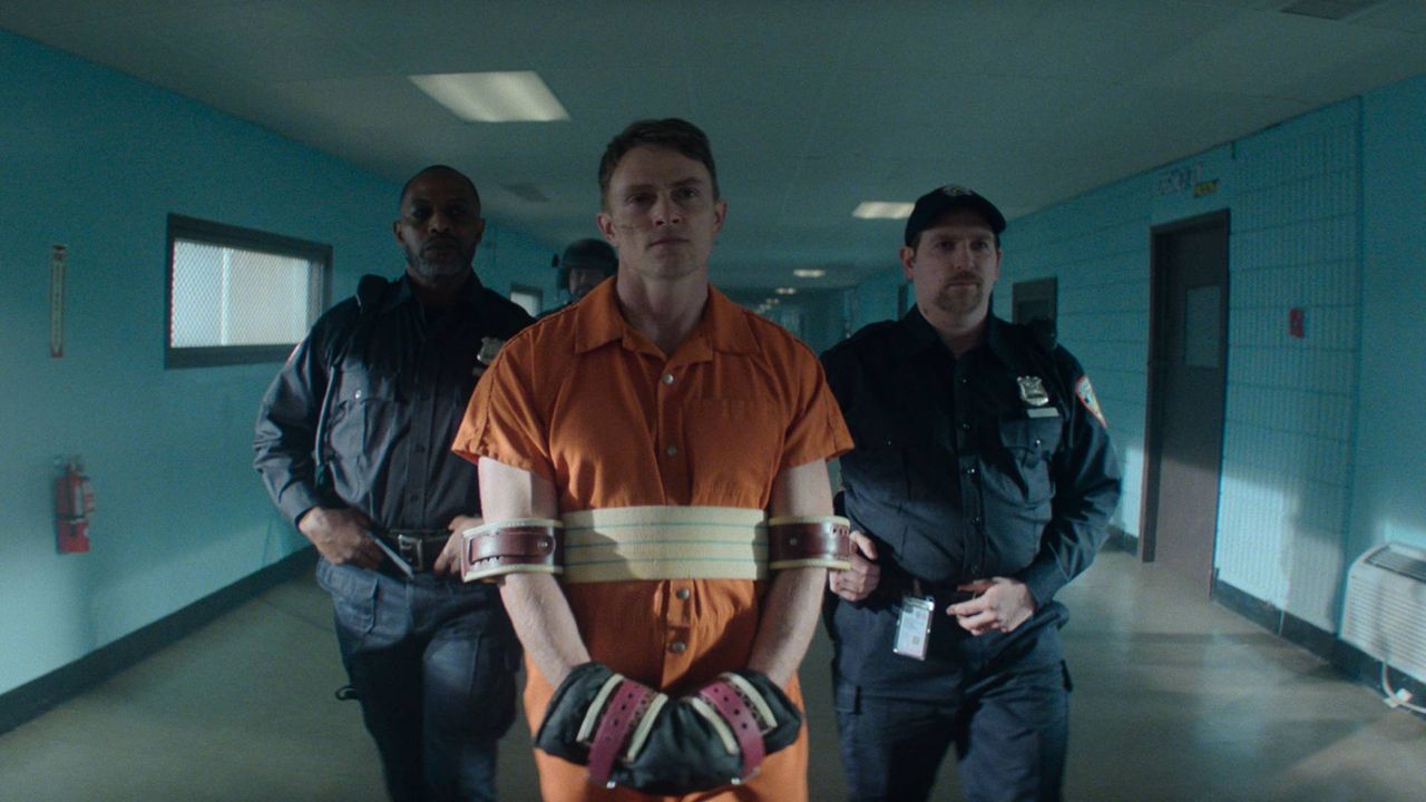 مقطع جديد من الموسم الثاني لـ Daredevil: Born Again يلمّح إلى Bullseye مقلّد.. والمشجعون لديهم نظرية حول هويته