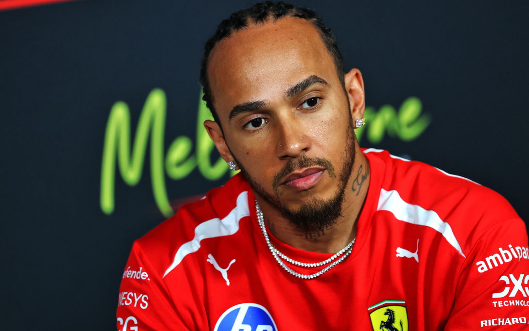 El Ferrari de Hamilton encuentra un rayo de esperanza en un viernes 'desafiante' en Melbourne