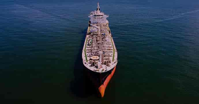 Come un Blocco Marittimo nello Stretto di Hormuz Sta Scuotendo i Mercati Globali