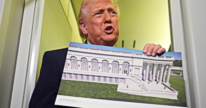 Un juge bloque la salle de réception de Trump, qui s’emporte contre les « extrémistes de gauche »