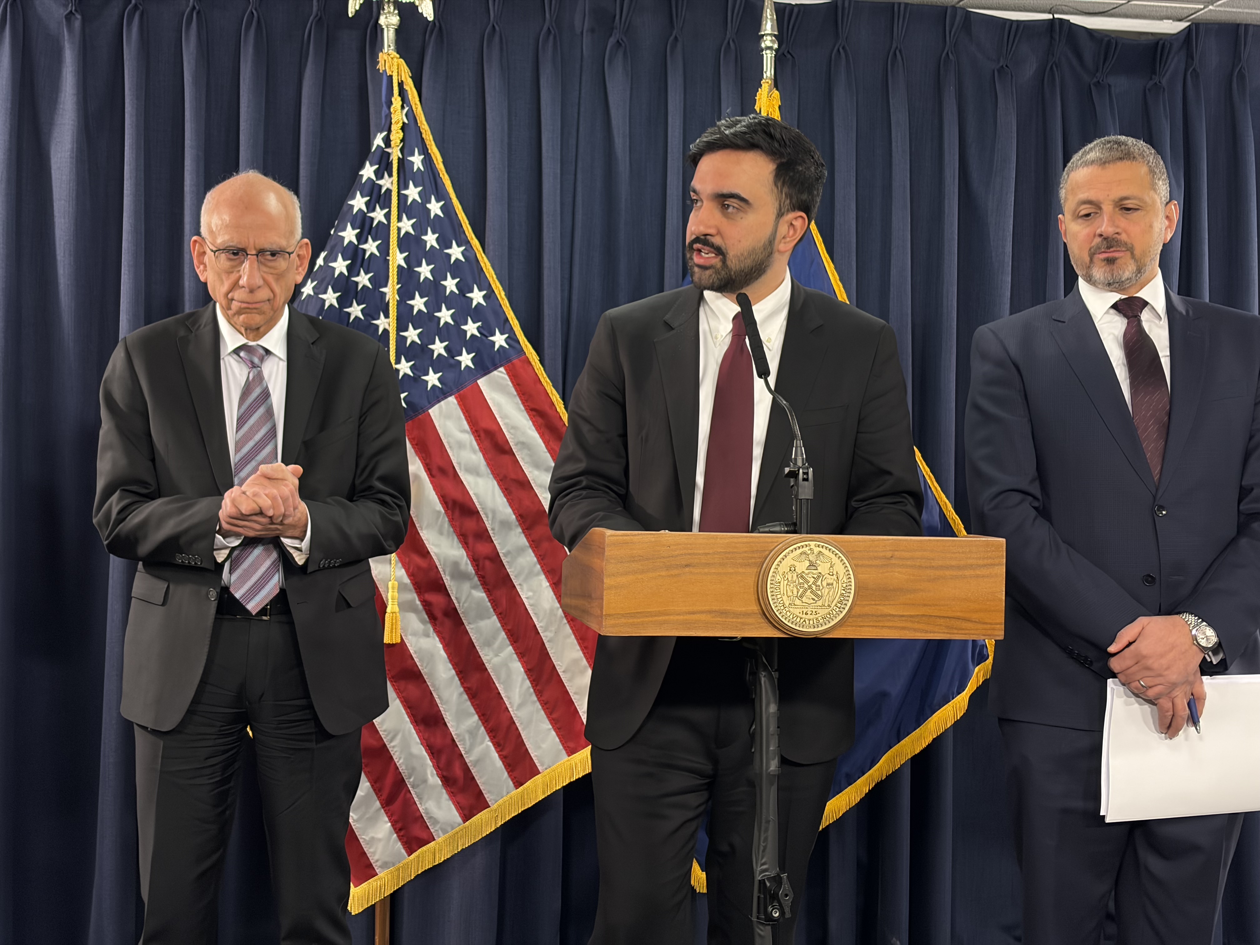 La scommessa di bilancio di Mamdani: la Città di New York punta tutto su tasse e negozi della città per chiudere il divario