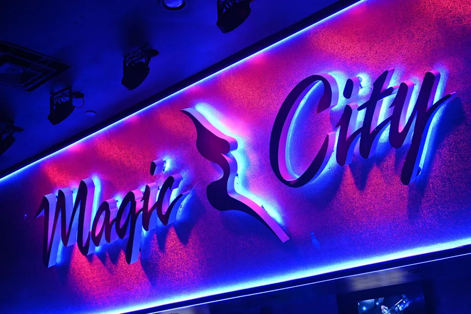 Alitas, baile y vergüenza ajena: la noche en que la NBA se enredó con Magic City