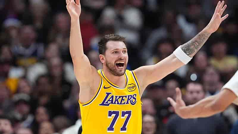 El Hito Histórico de Luka Doncic Enfrenta un Punto de Inflexión por Faltas Técnicas