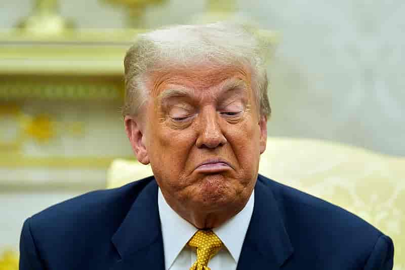 التحول الدرامي في الاقتصاد: كيف يُعيد تقرير وظائف 'سيء' ومخاوف النفط صياغة السرد السياسي