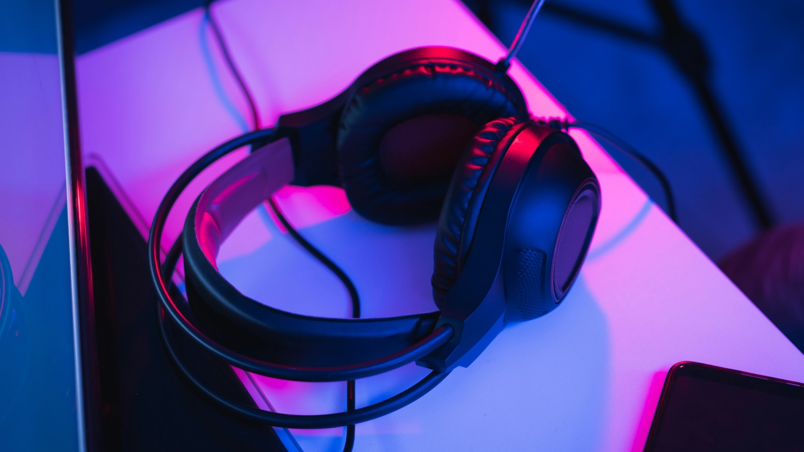What’s Lurking in Your Headphones? Study Finds Hormone-Disrupting Chemicals in Every Pair Tested